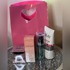 Bath & Body Makeup bag Bundle. Retail $82.50